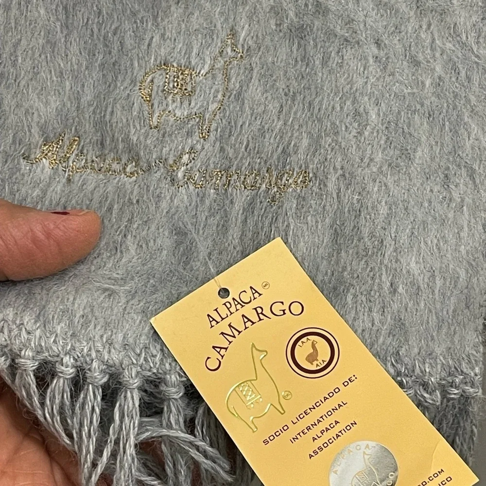 Alpaca Camargo beautiful gray woolly scarf new with tag